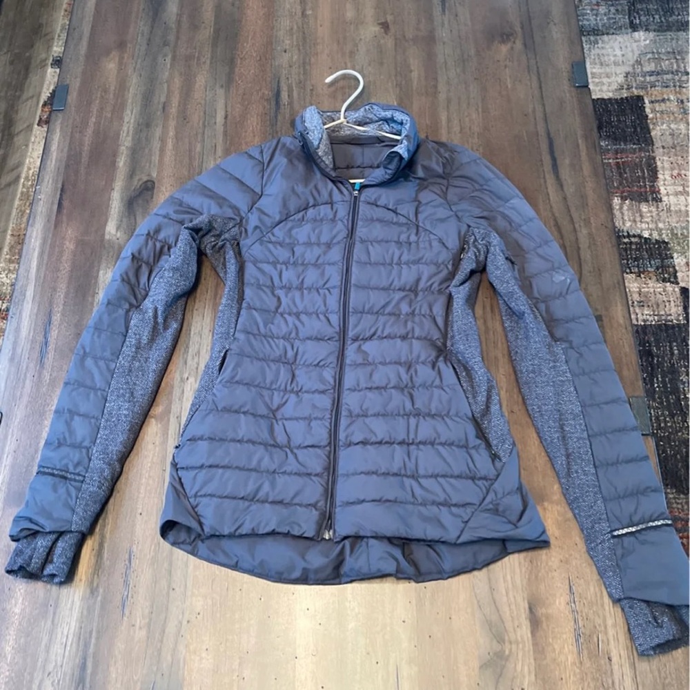 Lululemon fluff off jacket size 6